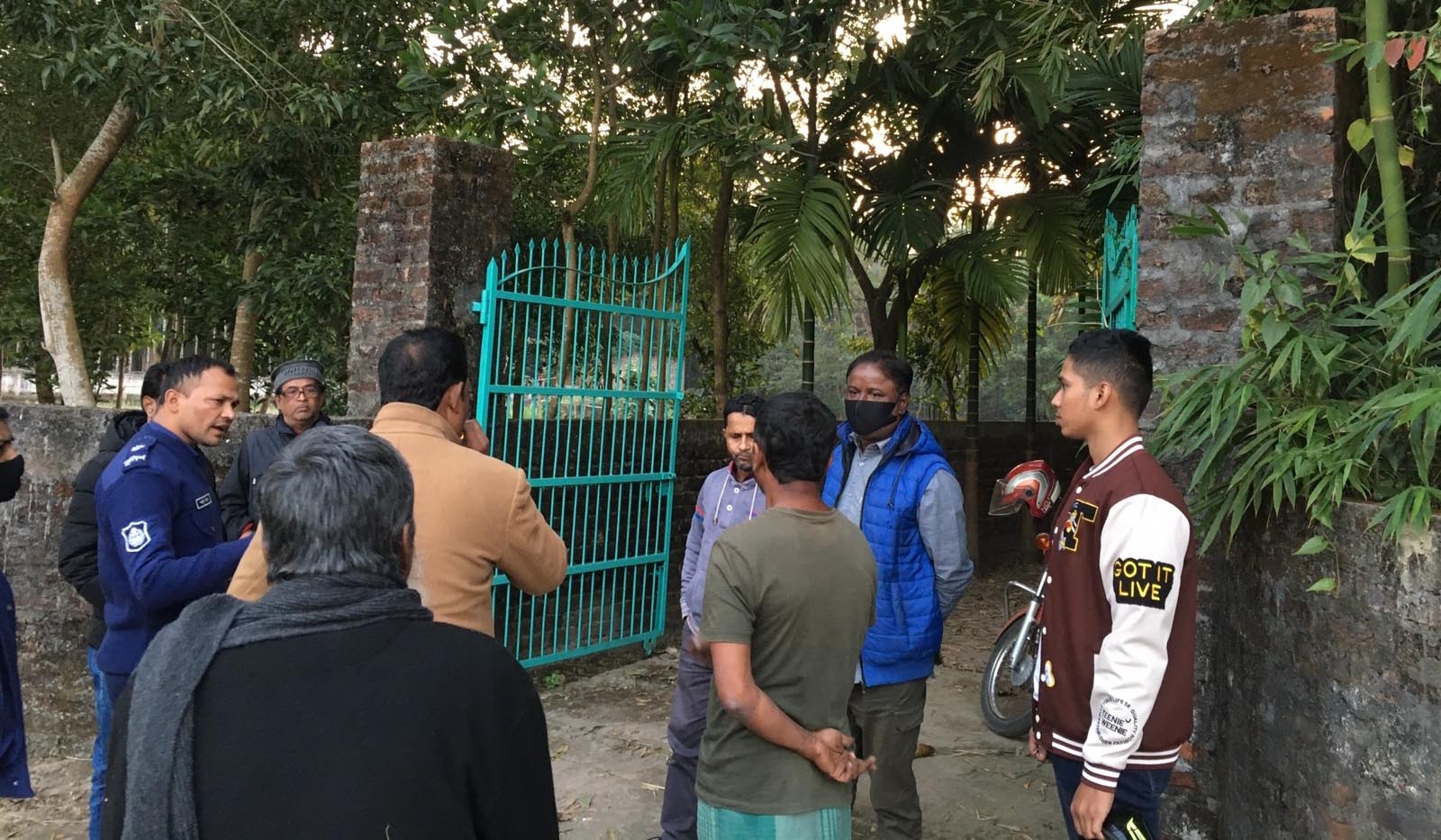 বিশ্বনাথে পুলিশের সহযোগীতায় বাড়ীতে গেলেন প্রবাসী