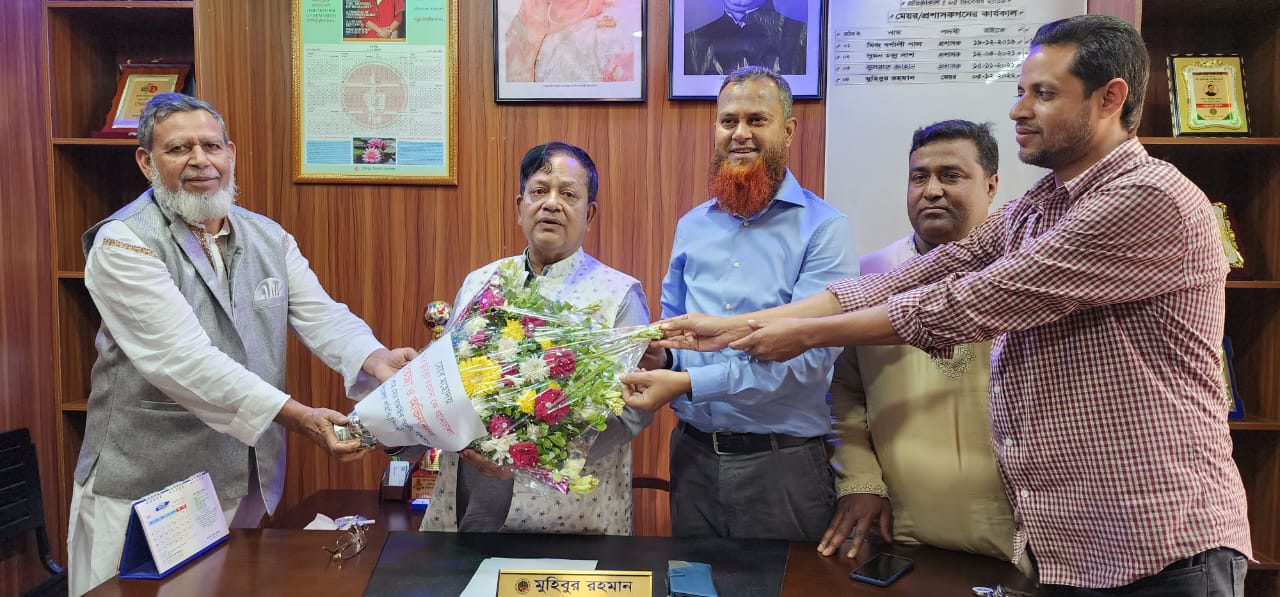 বিশ্বনাথ উপজেলা সমিতি কর্তৃক  মেয়র মুহিবুর রহমানকে ফুলেল অভিনন্দন