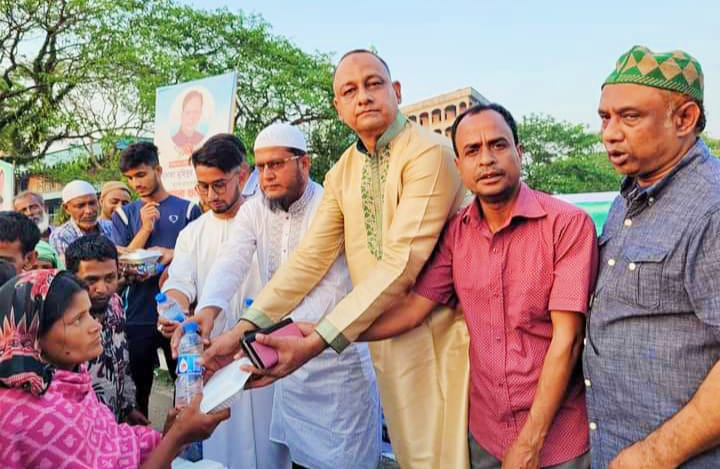 বিশ্বনাথ এইড ইউকের পক্ষ থেকে ইফতার সামগ্রী বিতরণ