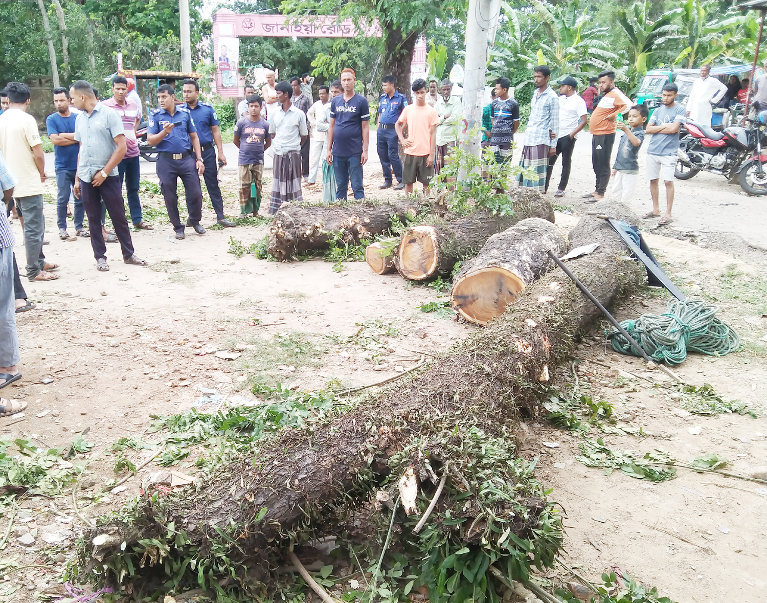 বিশ্বনাথে প্রবাসীর গাছ কর্তনের অভিযোগে থানায় জিডি