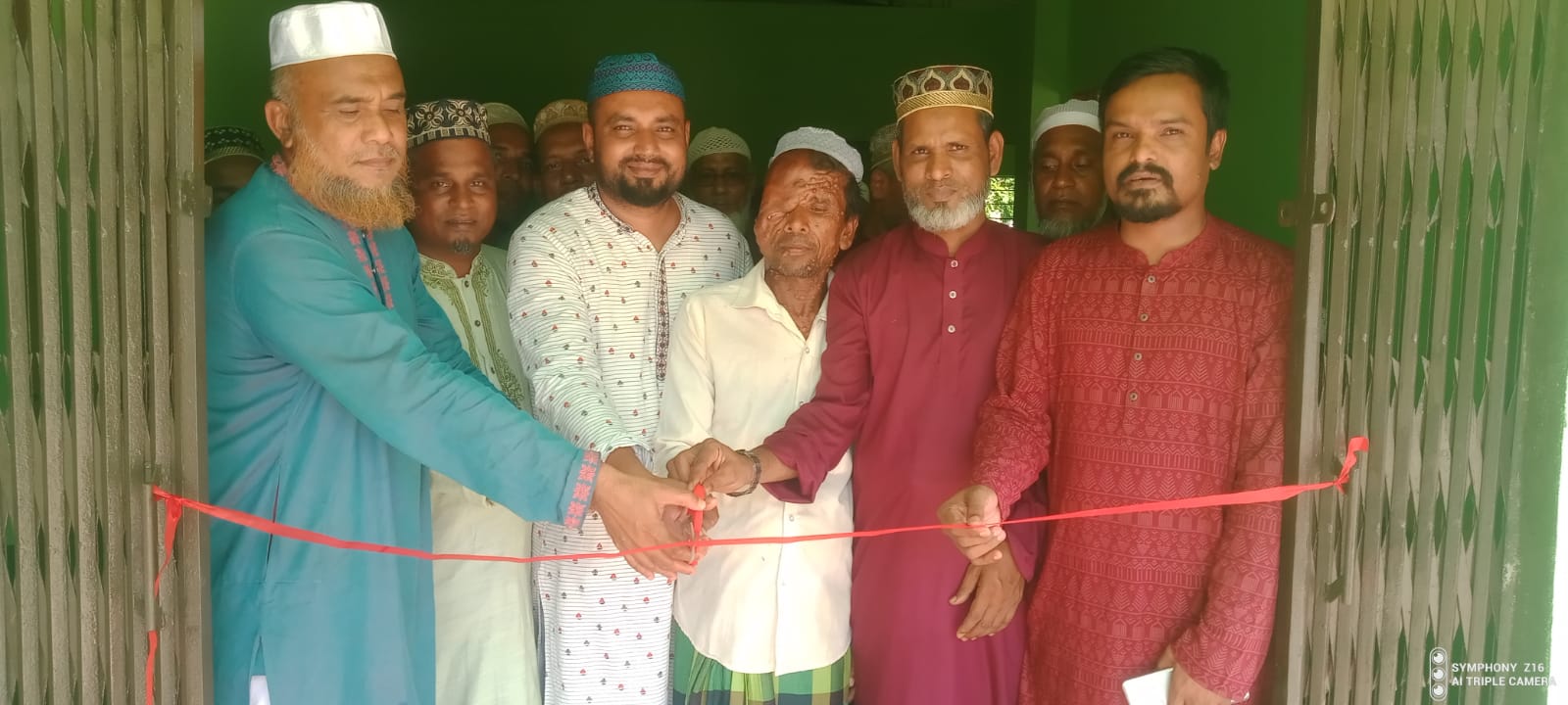 বিশ্বনাথে প্রবাসীদের ৩২ লক্ষ টাকার গৃহ ও চিকিৎসা সহায়তা পেল দরিদ্র জিলু মিয়া