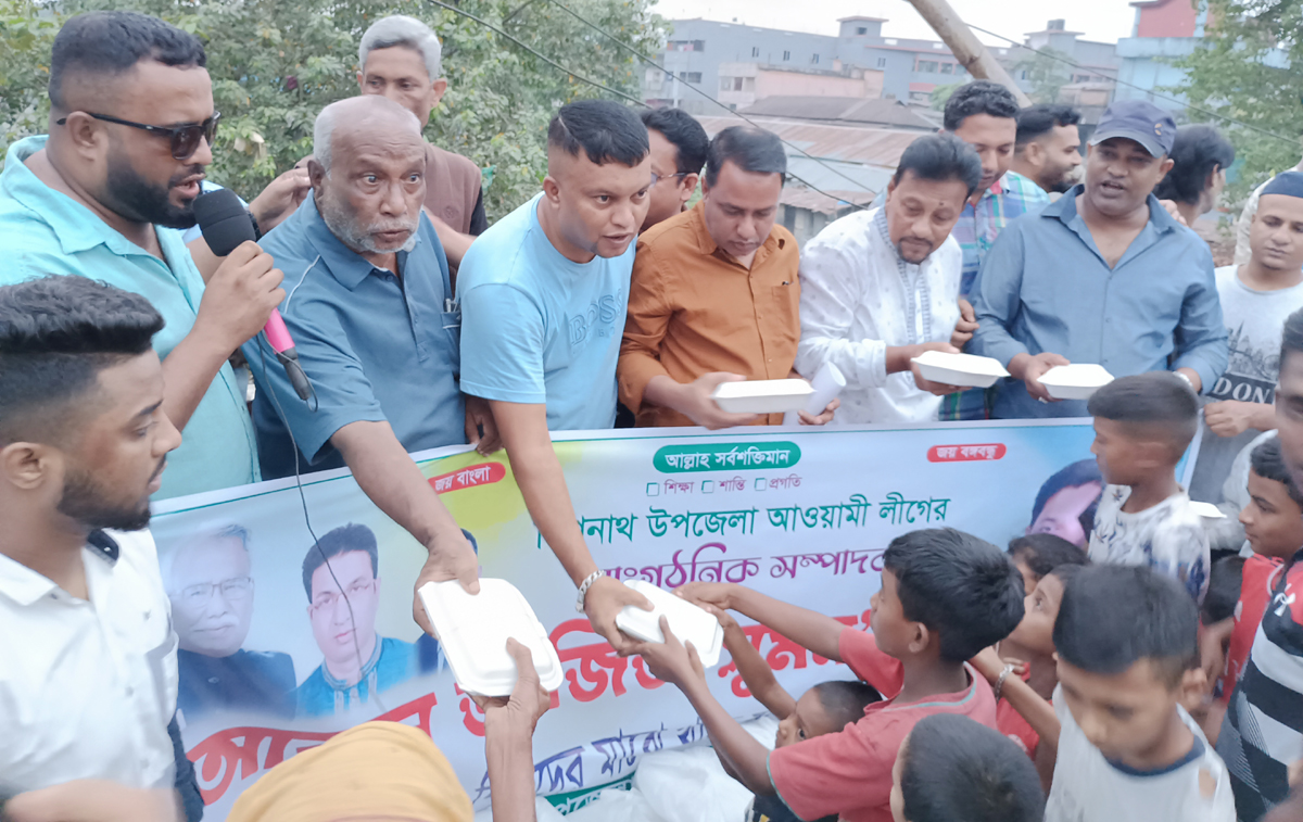 বিশ্বনাথে আ.লীগ নেতা সুমনের জন্মদিনে পথশিশুদের মাঝে খাদ্য বিতরণ