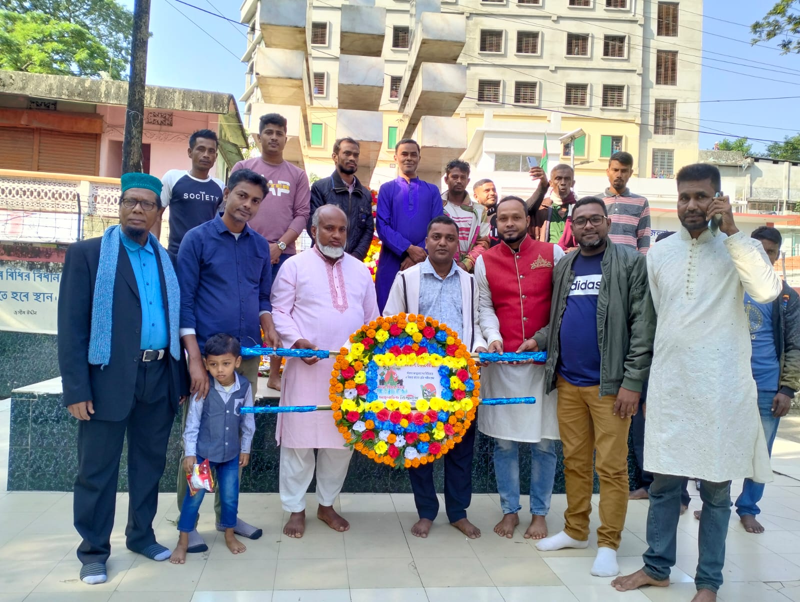 মহান বিজয় দিবসে শহীদদের প্রতি আলোচিত বিশ্বনাথ ডটকম এর শ্রদ্ধা নিবেদন