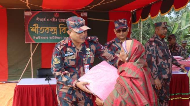 জুড়ীতে অসহায় শীতার্ত মানুষের পাশে বিয়ানীবাজার ব্যাটালিয়ন ৫২ বিজিবি
