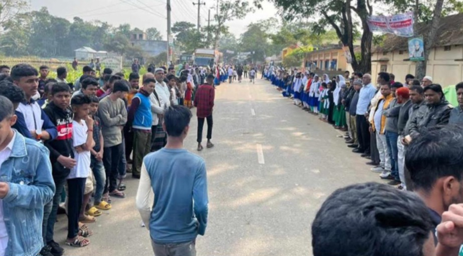 খাদিজা হত্যার প্রতিবাদে ফুঁসে উঠেছে সহপাঠীরা