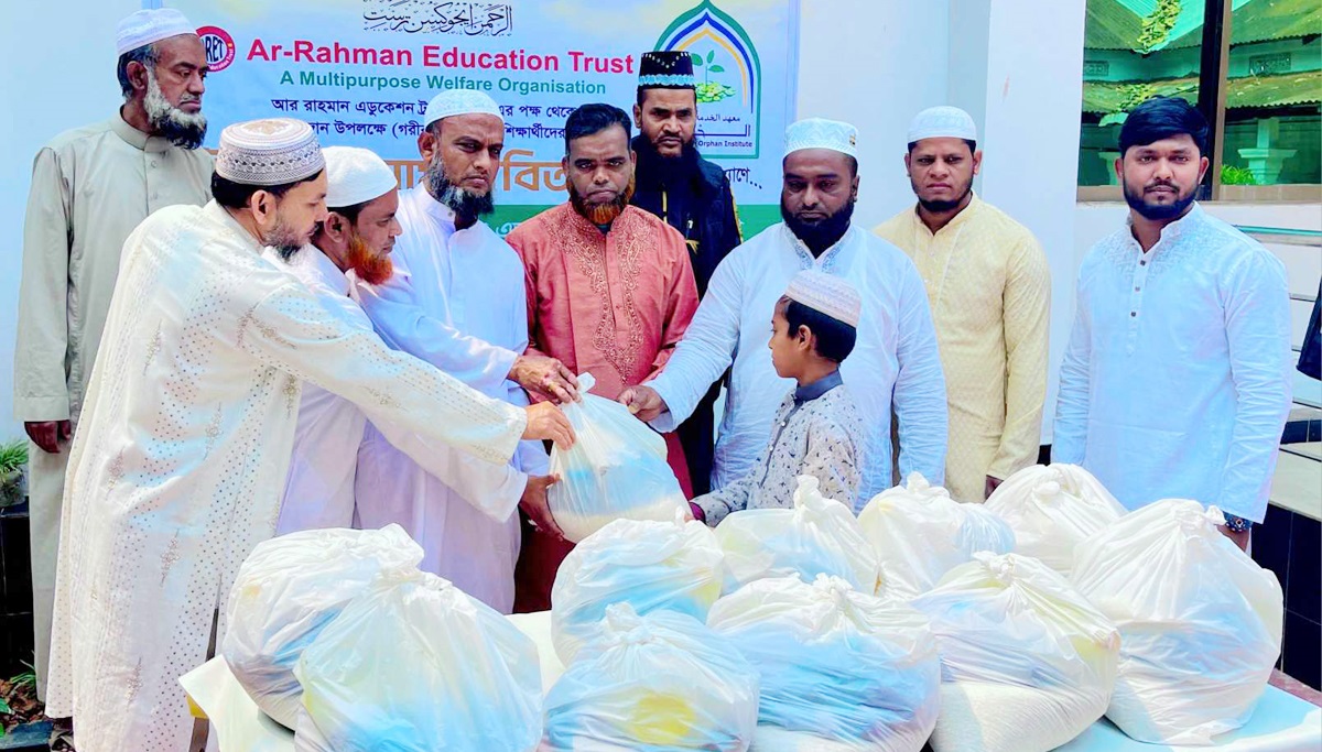 বিশ্বনাথে আর রাহমান এডুকেশনট্রাস্টের ইফতার সামগ্রী ও নগদ অর্থবিতরণ