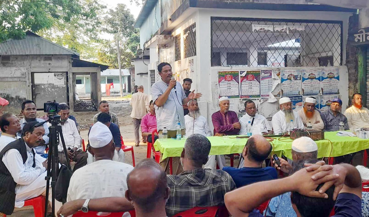 বিশ্বনাথে কালীগঞ্জ বাজারে ব্যবসায়ীদের প্রতিবাদ সভা