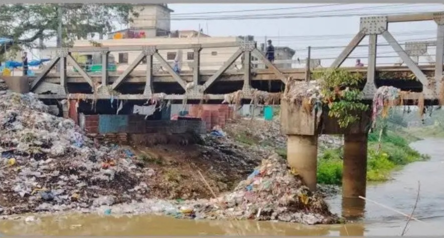 জুড়ী নদী এখন ময়লা আবর্জনার ভাগাড়; হুমকিতে হাকালুকি হাওর