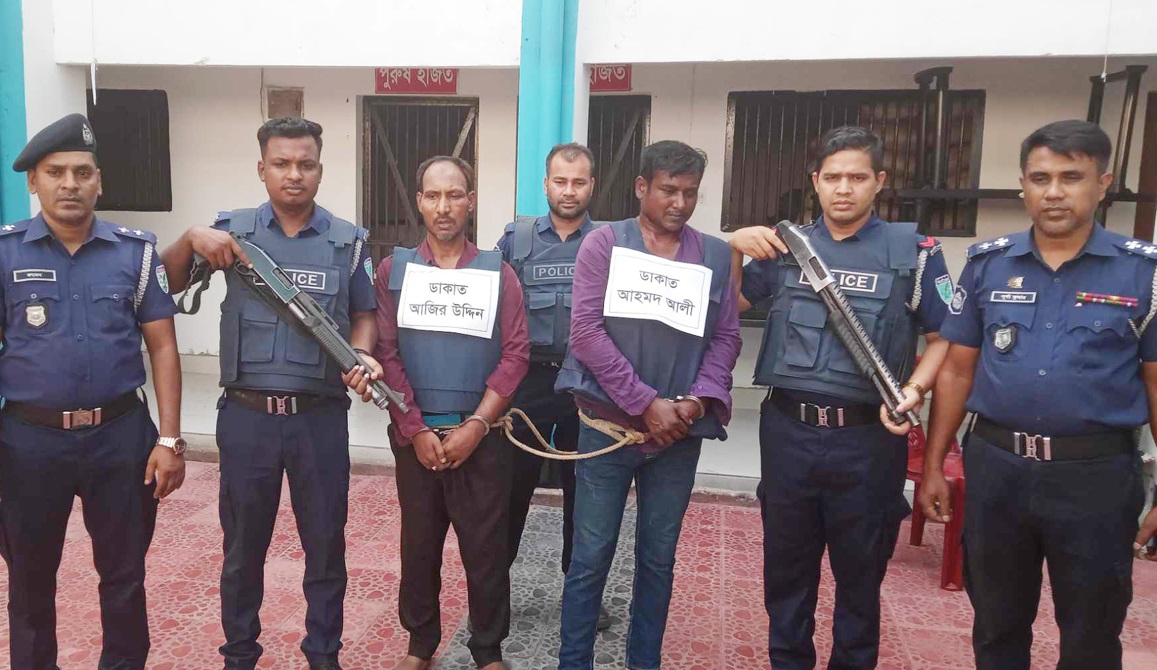 বিশ্বনাথে অবশেষে অস্ত্র ও সহযোগী’সহ পুলিশের খাঁচার বন্দি কুখ্যাত ডাকাত আজির