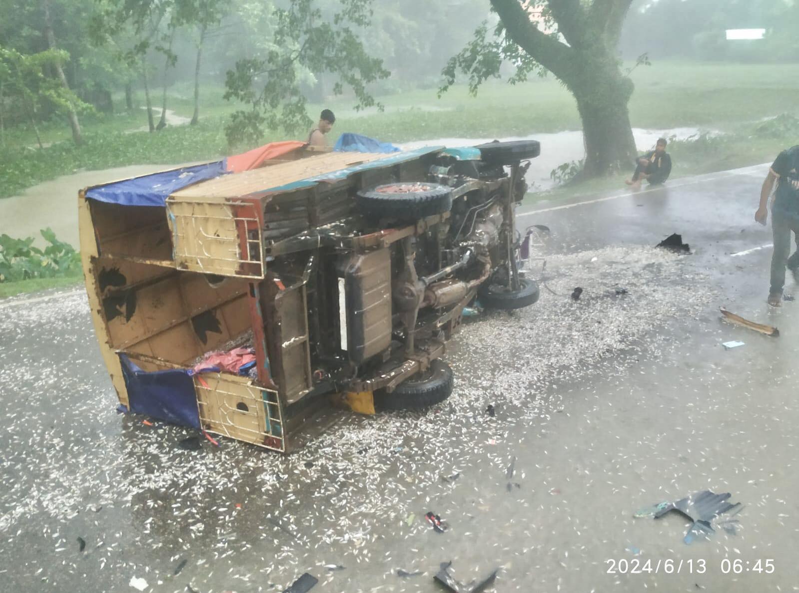 বাস- লেগুনার মুখোমুখি সংঘর্ষে নিহত ২