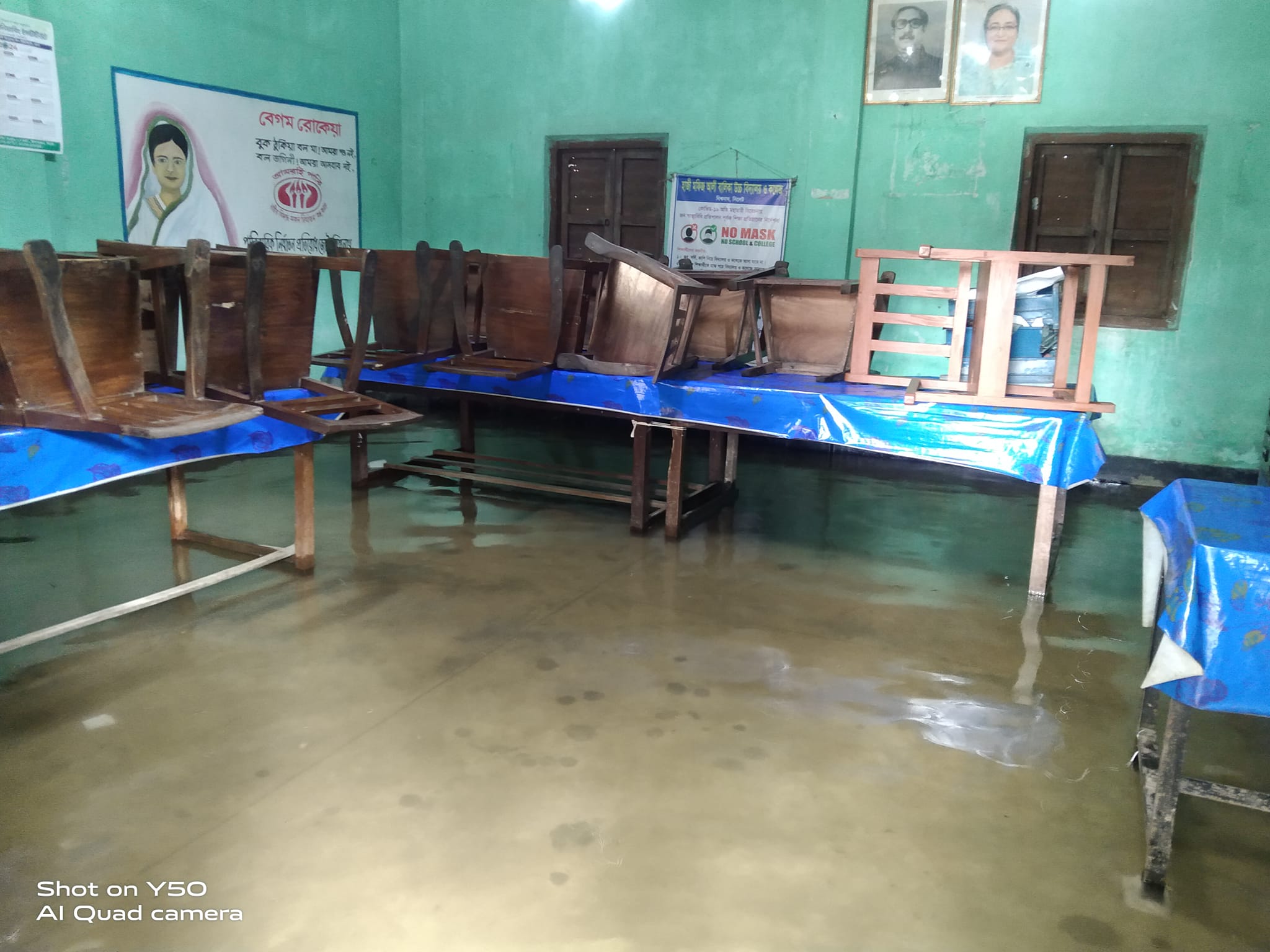 ড্রেন পরিস্কার না করায় বিদ্যালয়ে জলাবদ্ধতা