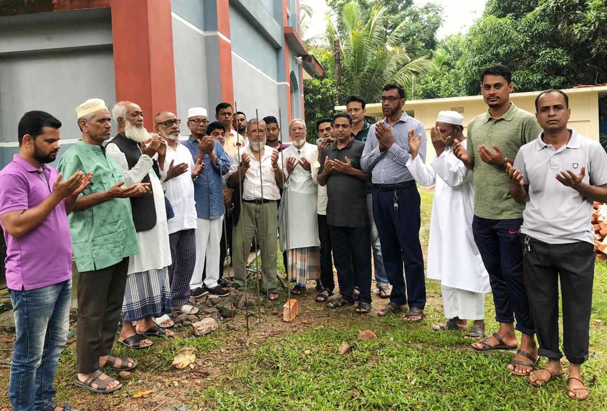 দক্ষিণ বিশ্বনাথ বালিকা উচ্চ বিদ্যালয়ে গেইট নির্মাণ কাজের ভিত্তিপ্রস্তর স্থাপন