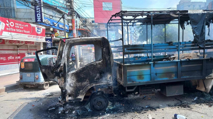 রাজধানীর কোনো কোনো এলাকা পরিণত হয়েছিল রণক্ষেত্রে