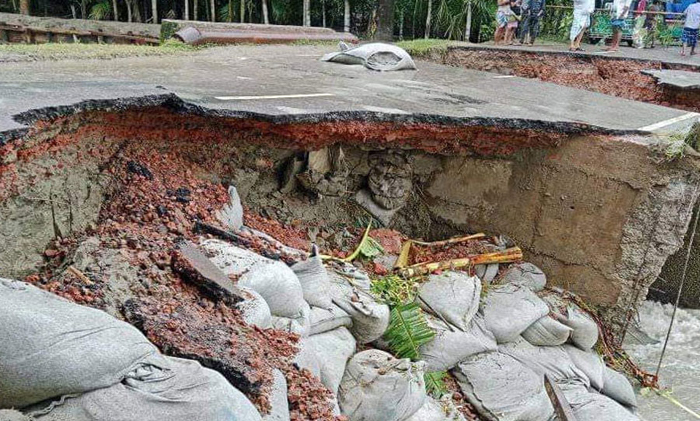 রামগতিতে কালভার্ট ধসে যোগাযোগ বিচ্ছিন্ন