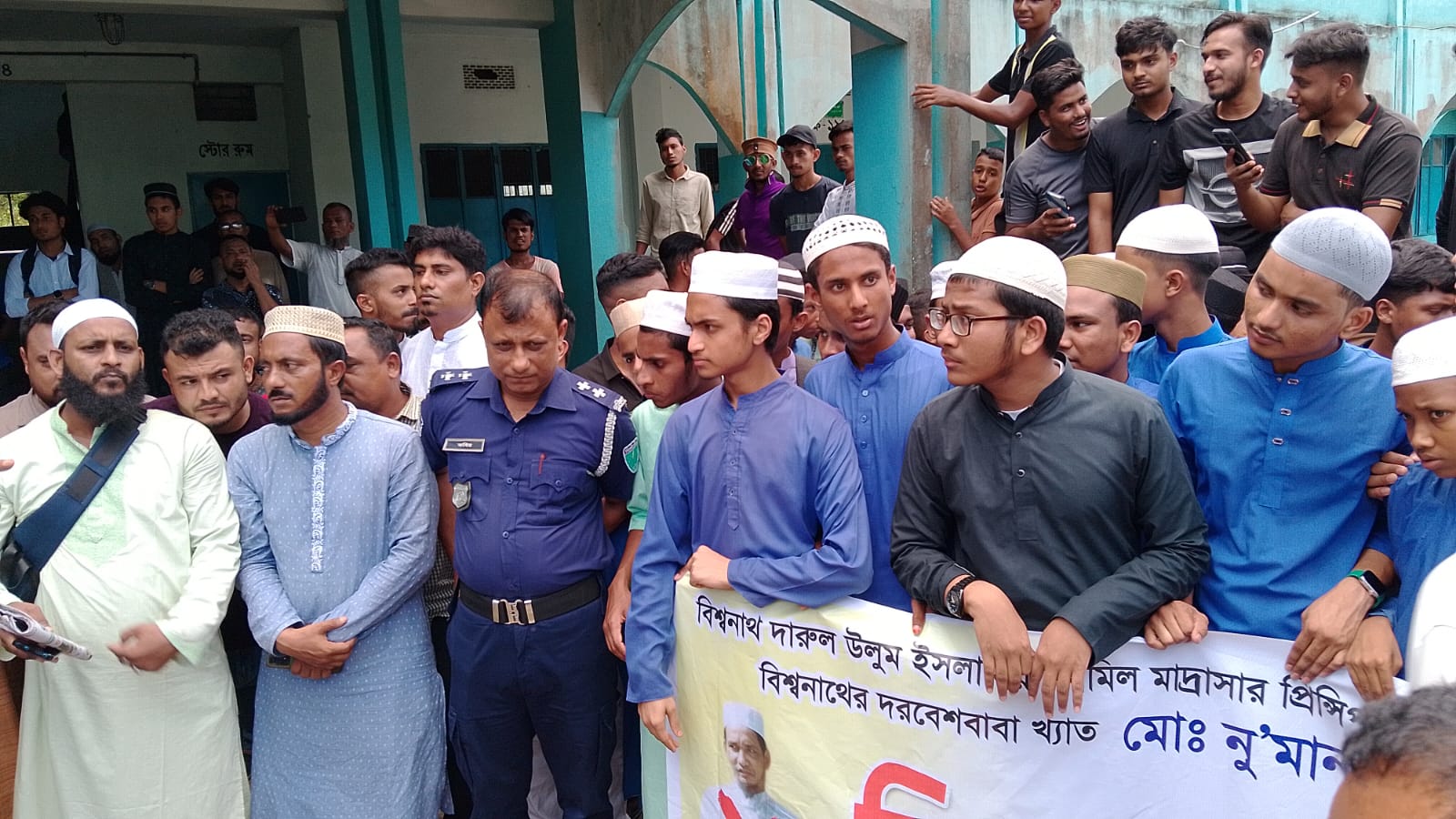 শিক্ষার্থীদের আন্দোলনের চাপে বিশ্বনাথ আলীয়ার অধ্যক্ষ নুমানের দায়িত্ব হস্তান্তর