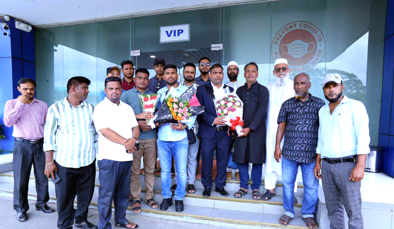 যুক্তরাজ্য যুবদল নেতা হারুন ও মামুন দেশে ফিরেছেন : বিমানবন্দরে সংবর্ধনা