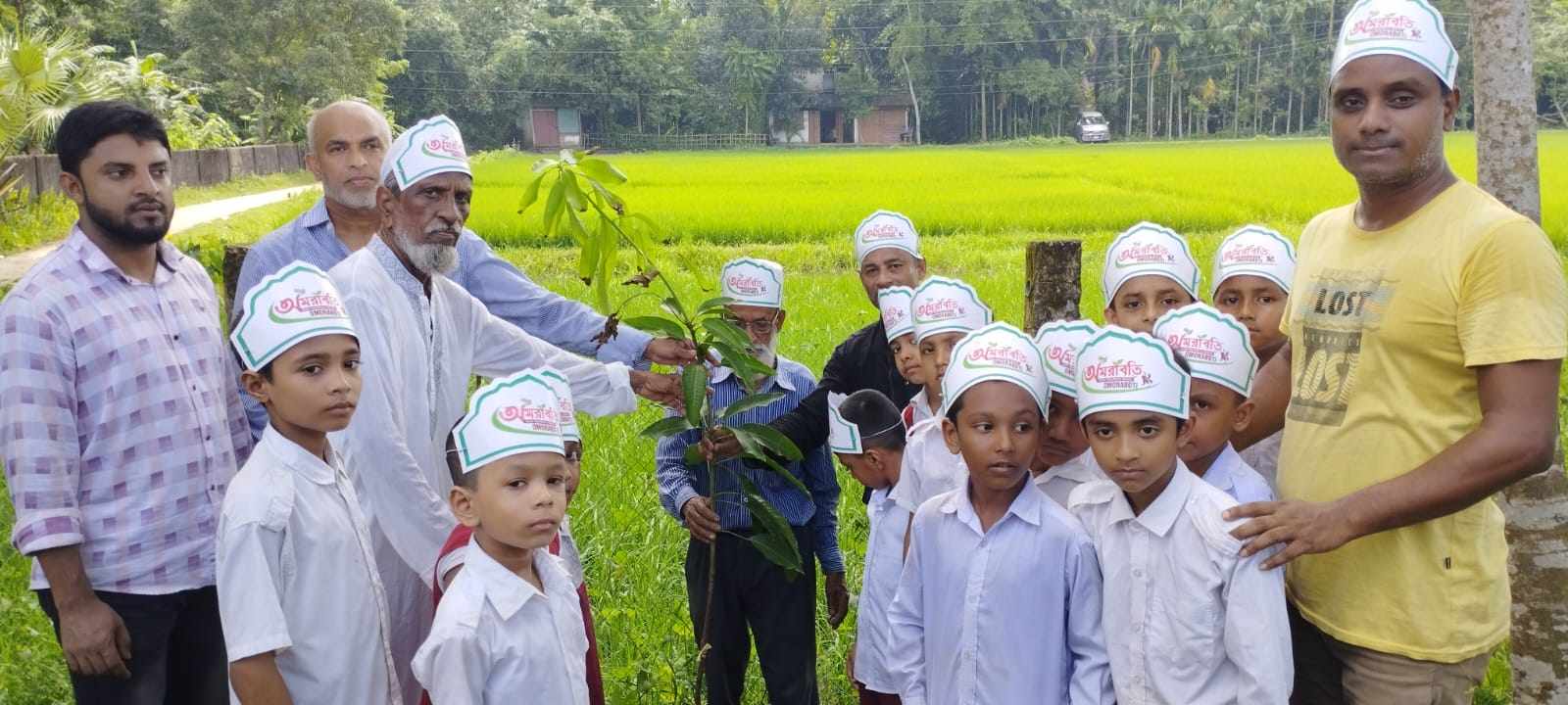 বিশ্বনাথে বৃক্ষপ্রেমিক আব্দুল গাফ্ফারের পক্ষ থেকে ছিফত আলী মেমোরিয়াল স্কুলে বৃক্ষরোপন কর্মসূচী পালন