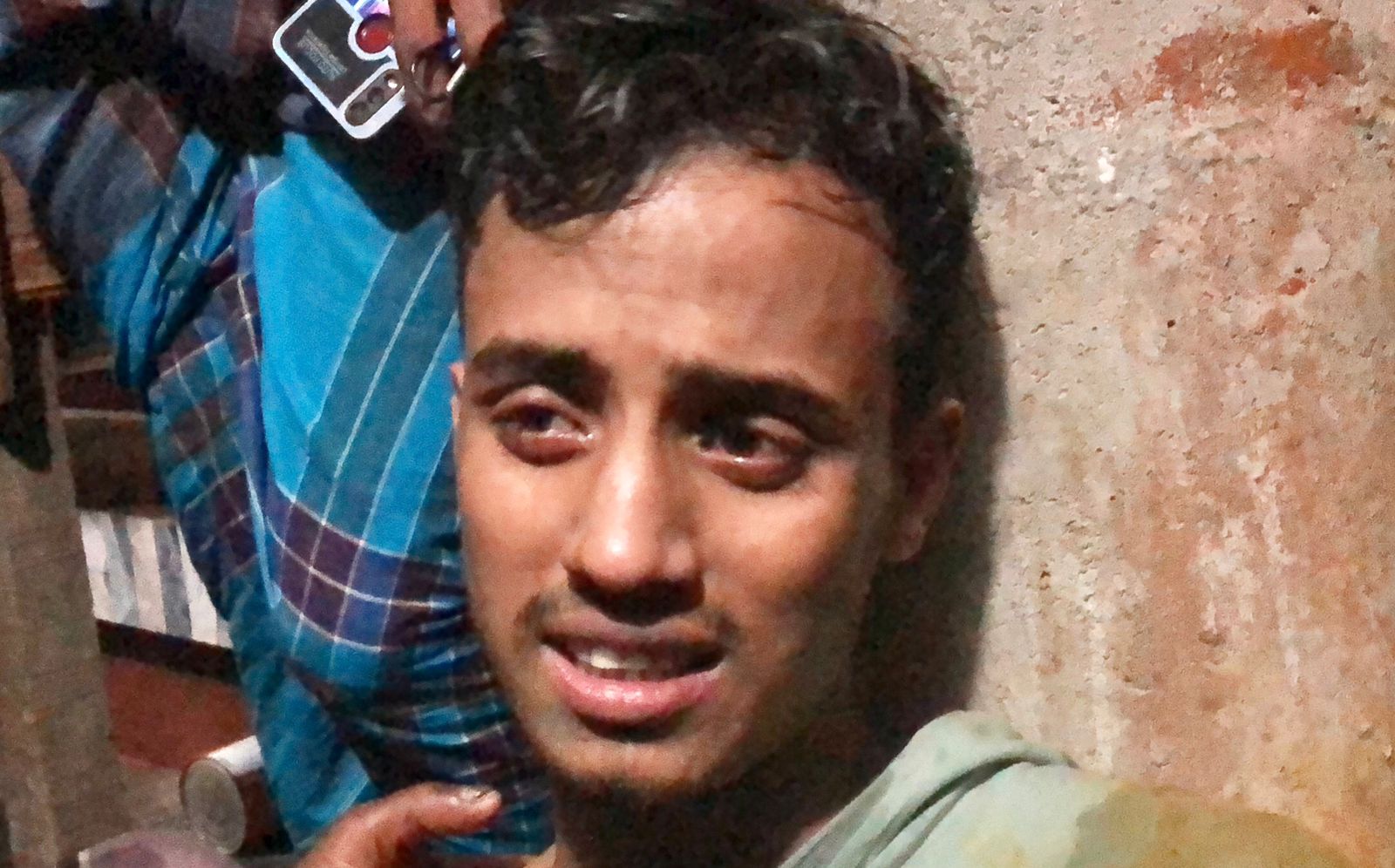 বিশ্বনাথে মোবাইল চু’রি’ করে পালানোর সময় জনতার হাতে ১ যুবক আটক