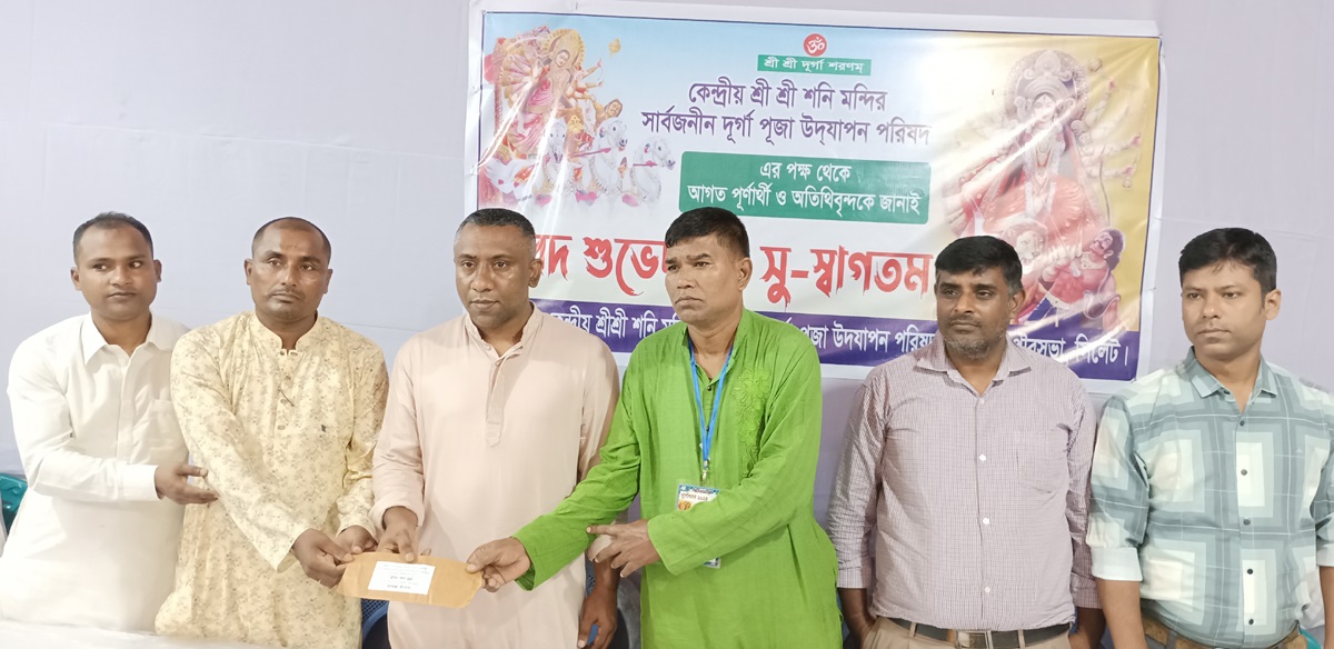 বিশ্বনাথে দুর্গাপূজা পরিদর্শন করে শুভেচ্ছা উপহার দিলেন প্রবাসী মুমিন খান মুন্না