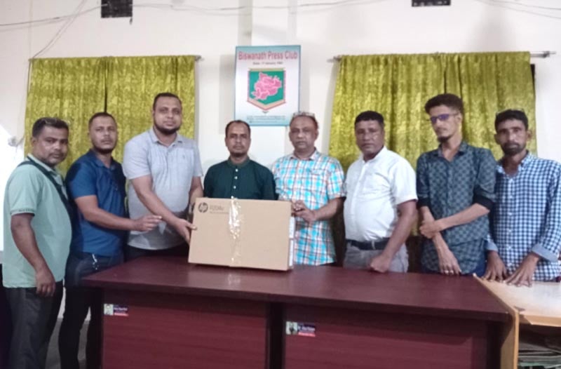 বিশ্বনাথ প্রেসক্লাবে প্রবাসী স্বপন শিকদারের কম্পিউটার প্রদান