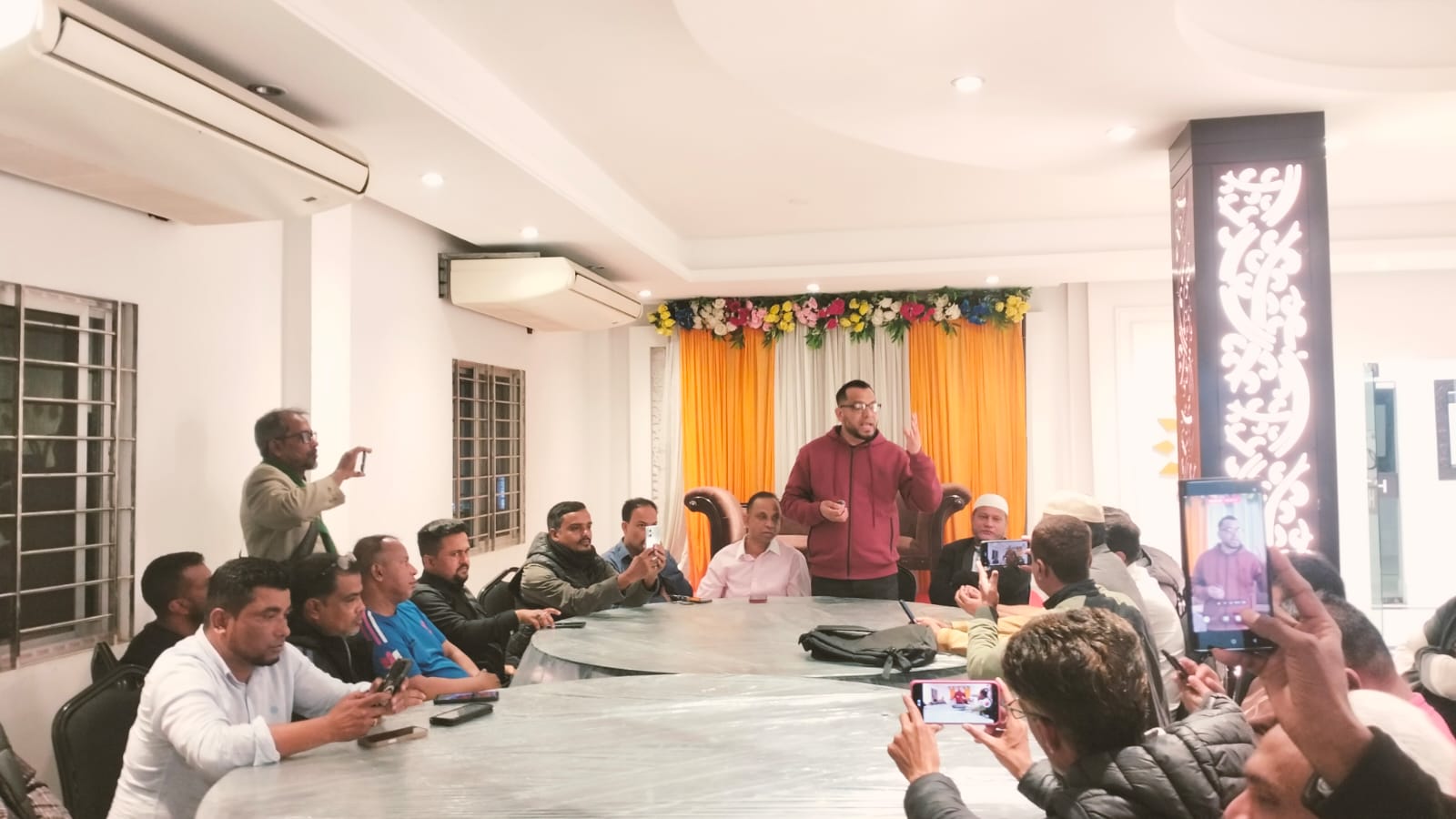 যুক্তরাজ্য প্রবাসী শাহাবুদ্দিন ও রুহেল মিয়ার উদ্যোগে সাংবাদিকদের সম্মানে নৈশভোজ