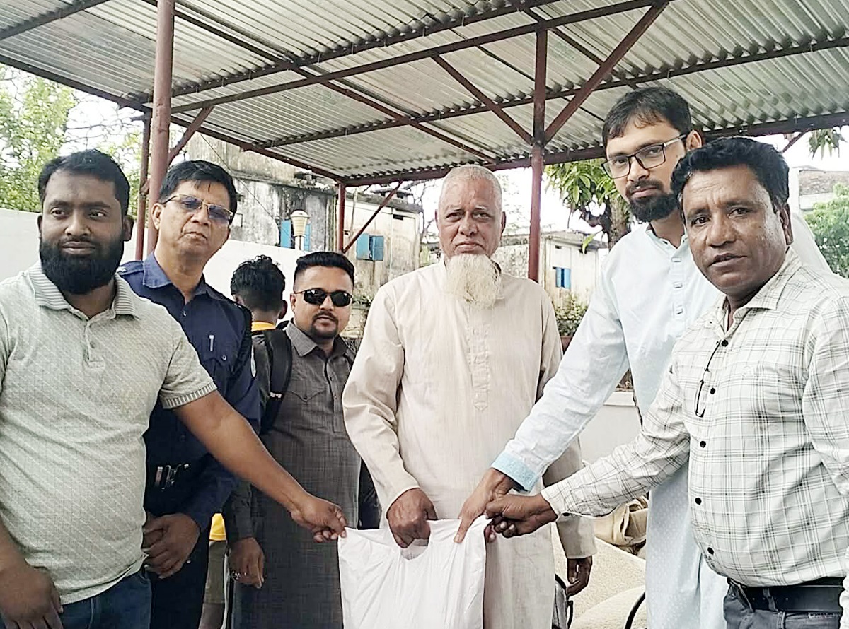 বিশ্বনাথে অসহায় দরিদ্র পরিবারদের মধ্যে ভিজিএফের চাল বিতরণ