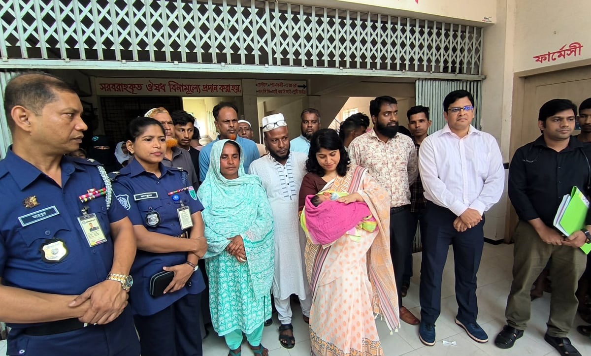 বিশ্বনাথে রাতের অন্ধকারে সড়কের পাশে পাওয়া নবজাতকের নাম ‘ফাতেমা’ রাখলেন ইউএনও