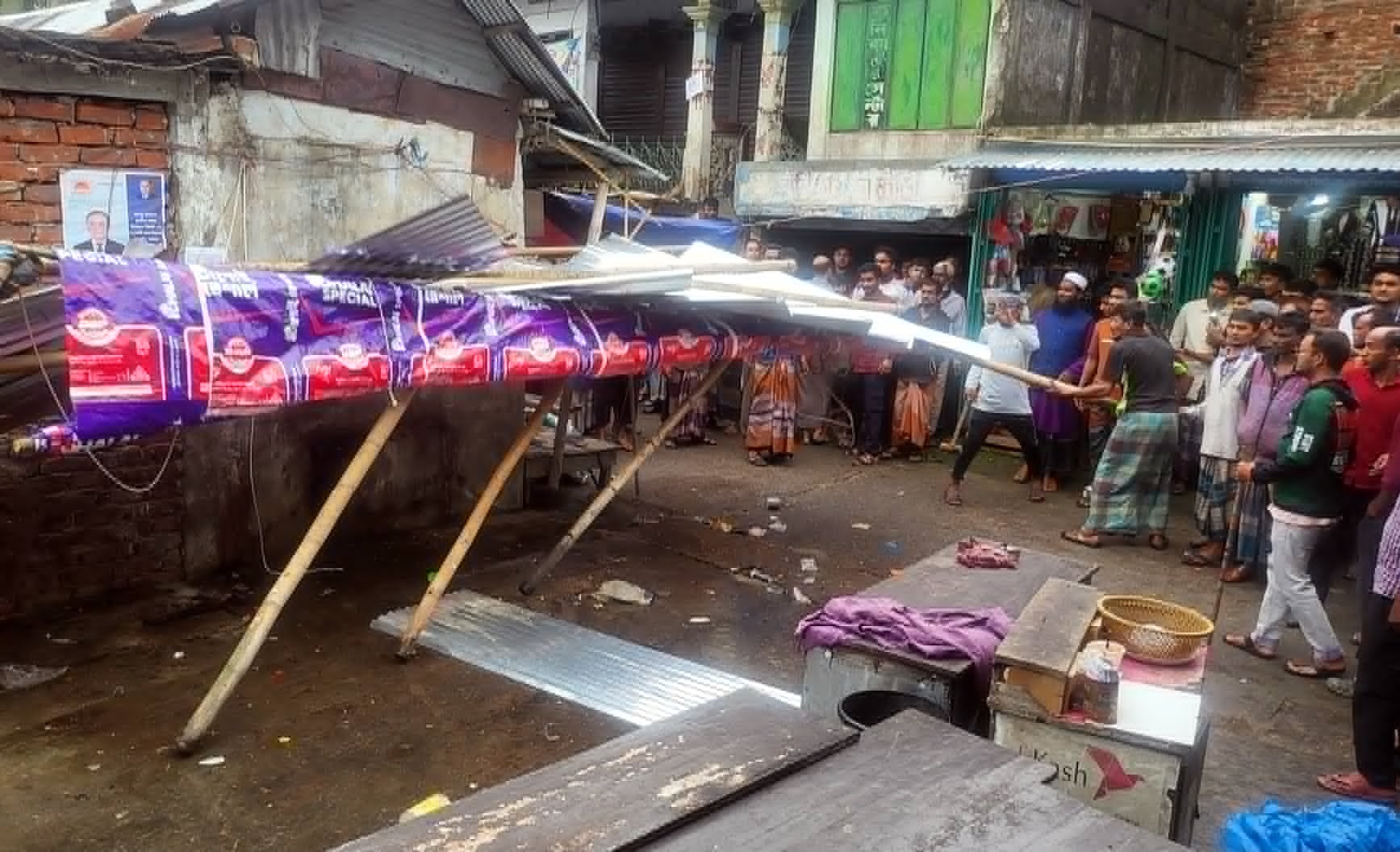 বিশ্বনাথে সাবেক কাউন্সিলরের দখল বাণিজ্যে গড়ে উঠা অবৈধ স্থাপনা উচ্ছেদ